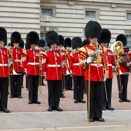 London British Royalty walking tour including Changing Of The Guard – Recently Added Experiences OHHE.com Special Offers, Deals & Discounts