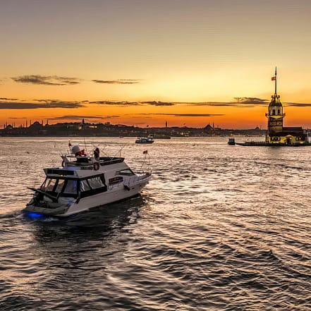Istanbul: Small-Group Sunset or Day Yacht Cruise with Snacks – Boat Tours and Cruises OHHE.com Special Offers, Deals & Discounts